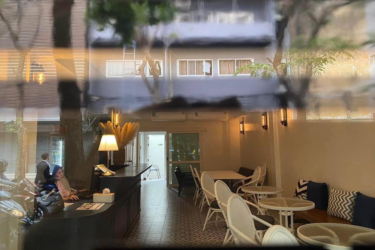 Forgotten Hostel Silom Bangkok Buitenkant foto